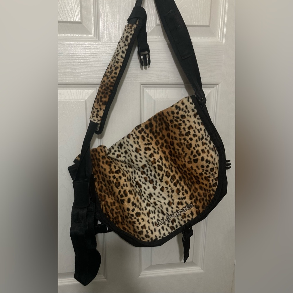 DaKine leopard print messenger bag